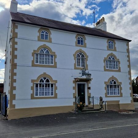 Ty Llew Hotel Llandysilio Luaran gambar