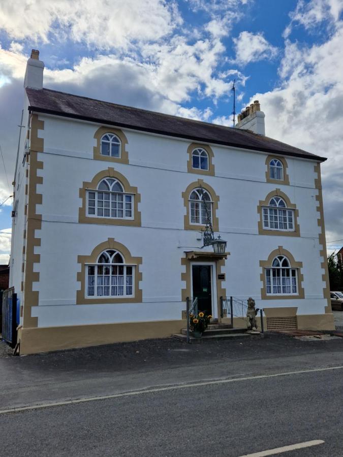 Ty Llew Hotel Llandysilio Luaran gambar