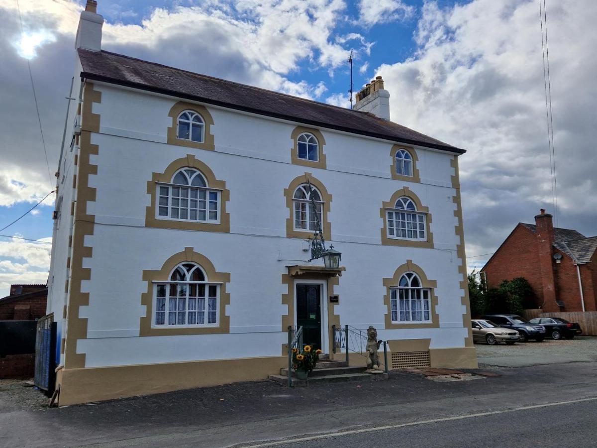 Ty Llew Hotel Llandysilio Luaran gambar